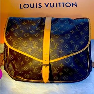 Louis Vuitton Samur 35 Messenger bag